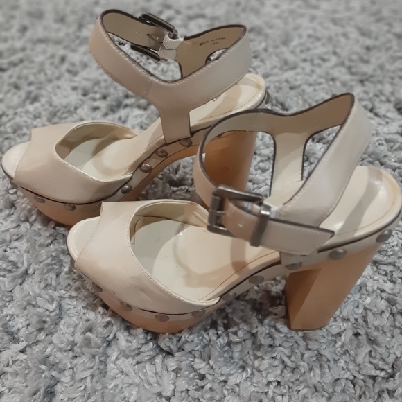 Heels - Picture 4 of 6